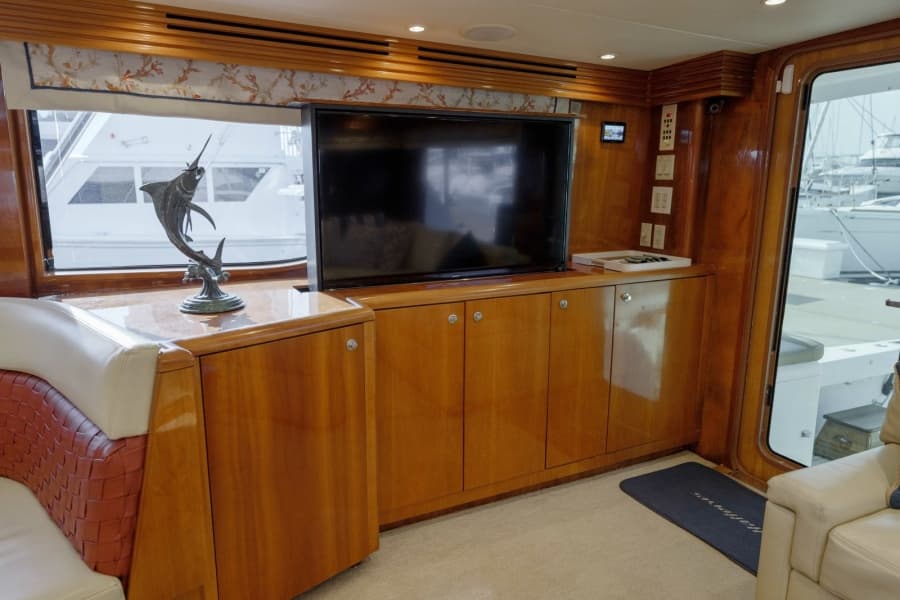 2002 Hatteras 60 Convertible - Photo 11