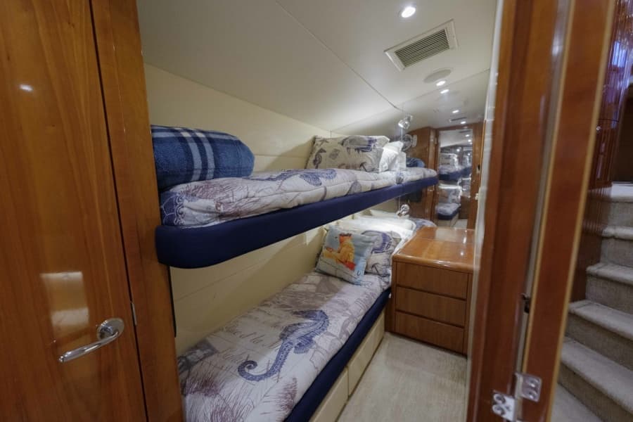 2002 Hatteras 60 Convertible - Photo 33