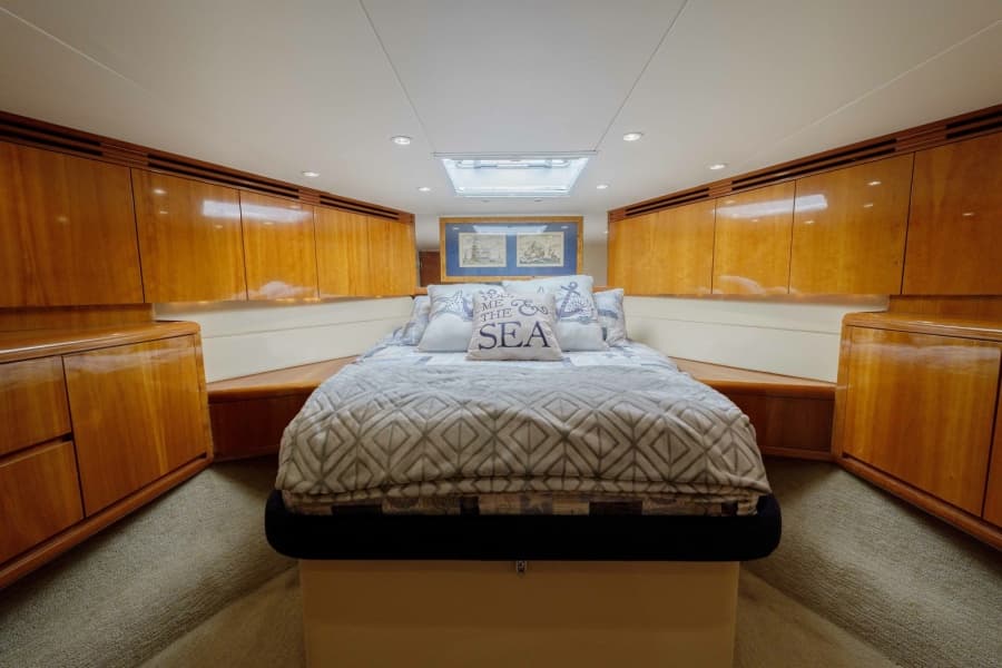 2002 Hatteras 60 Convertible - Photo 27