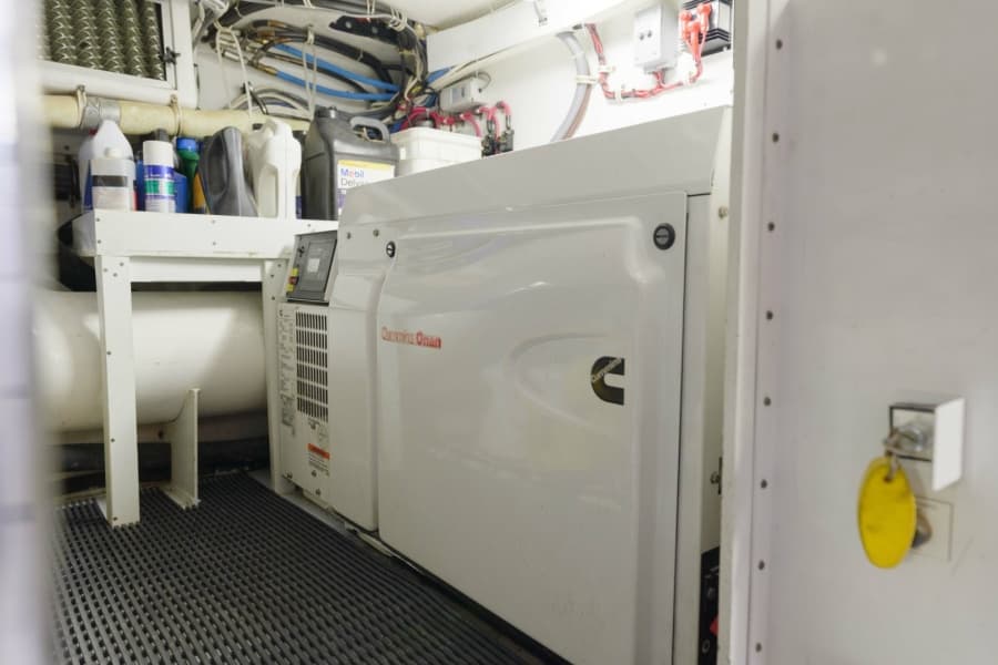 2002 Hatteras 60 Convertible - Photo 67