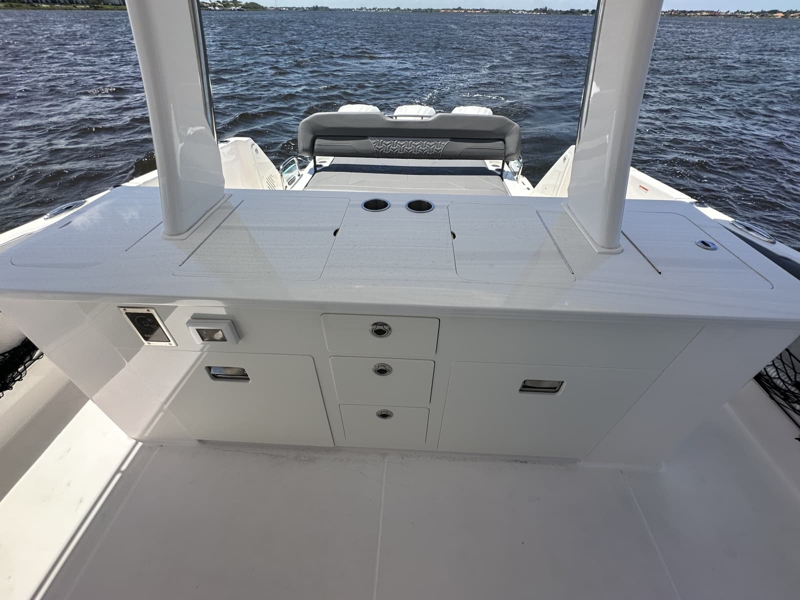 2025 Regal 38 SAV - Photo 8