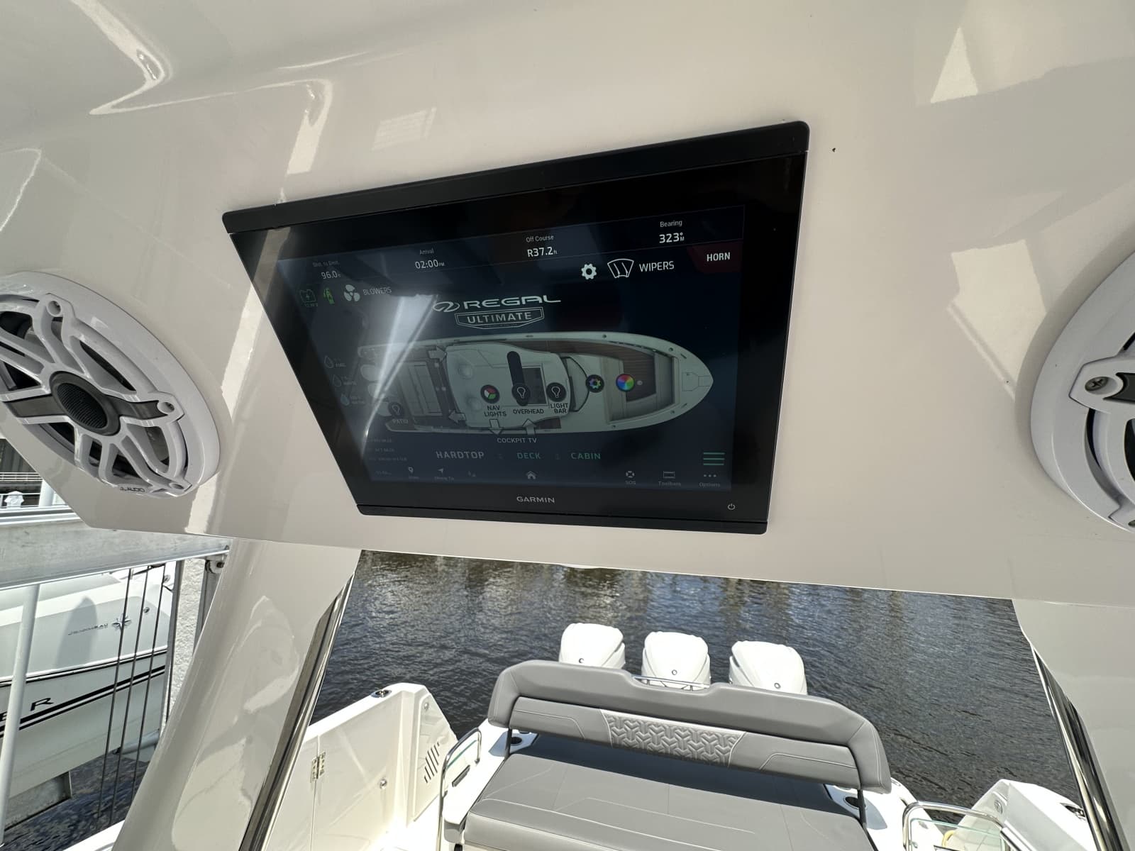 2025 Regal 38 SAV - Photo 15