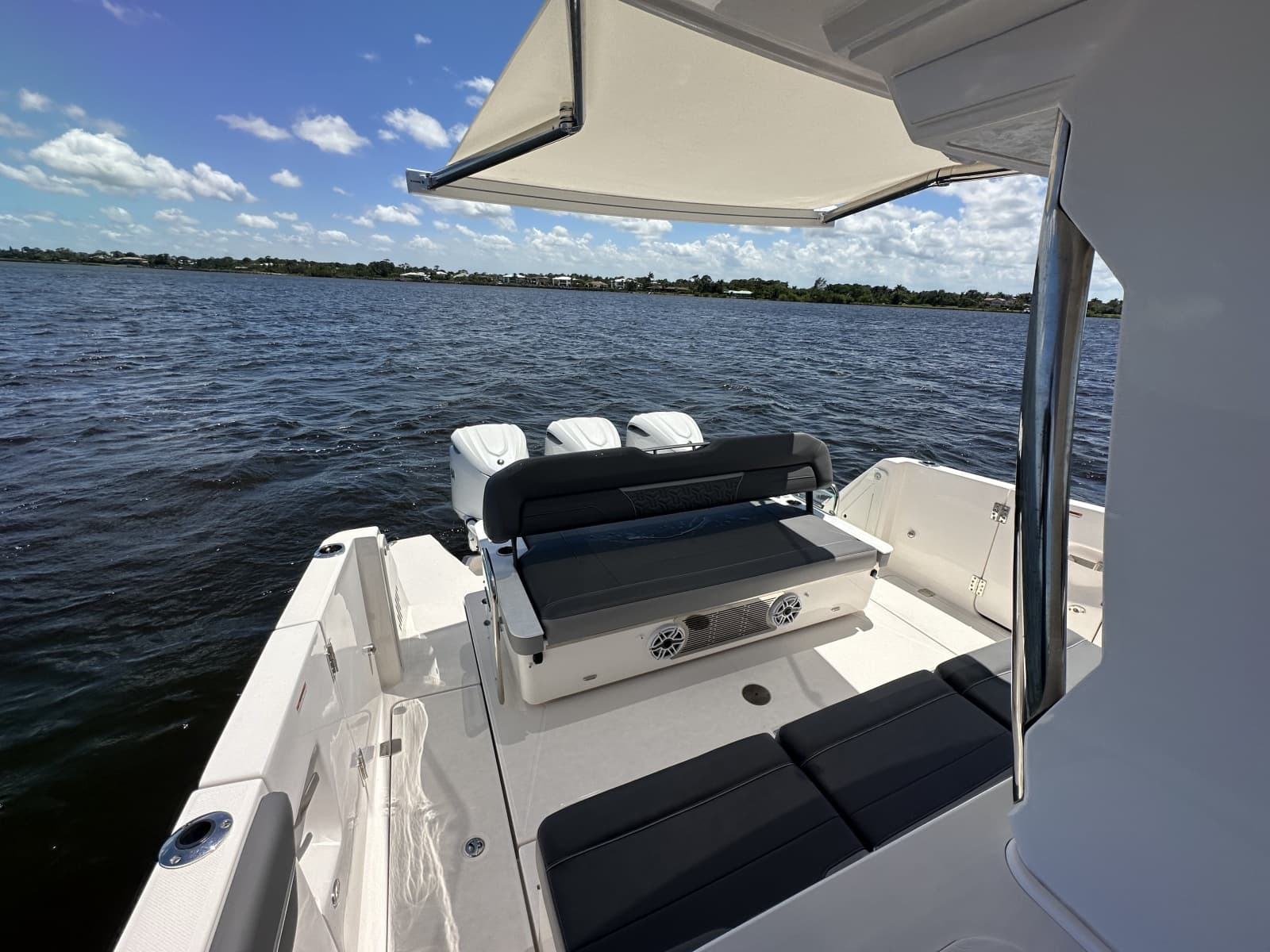 2025 Regal 38 SAV - Photo 7