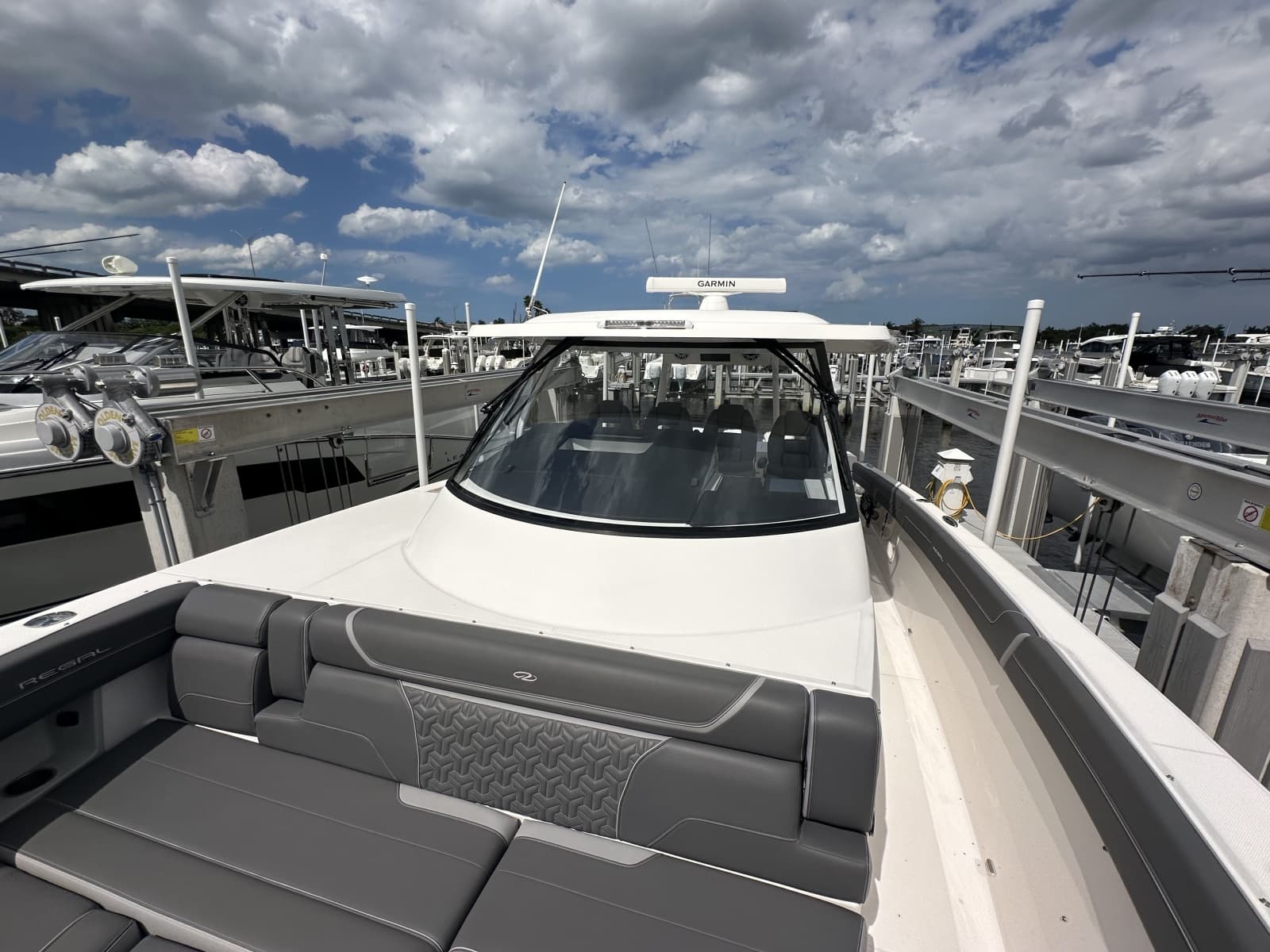 2025 Regal 38 SAV - Photo 17