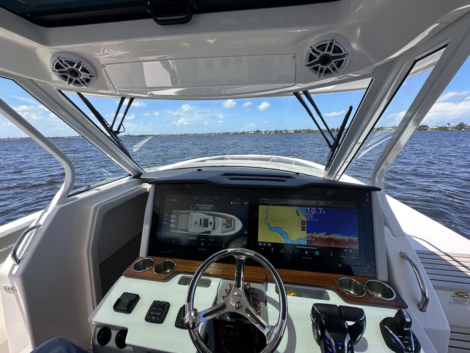 2025 Regal 38 SAV - Photo 15