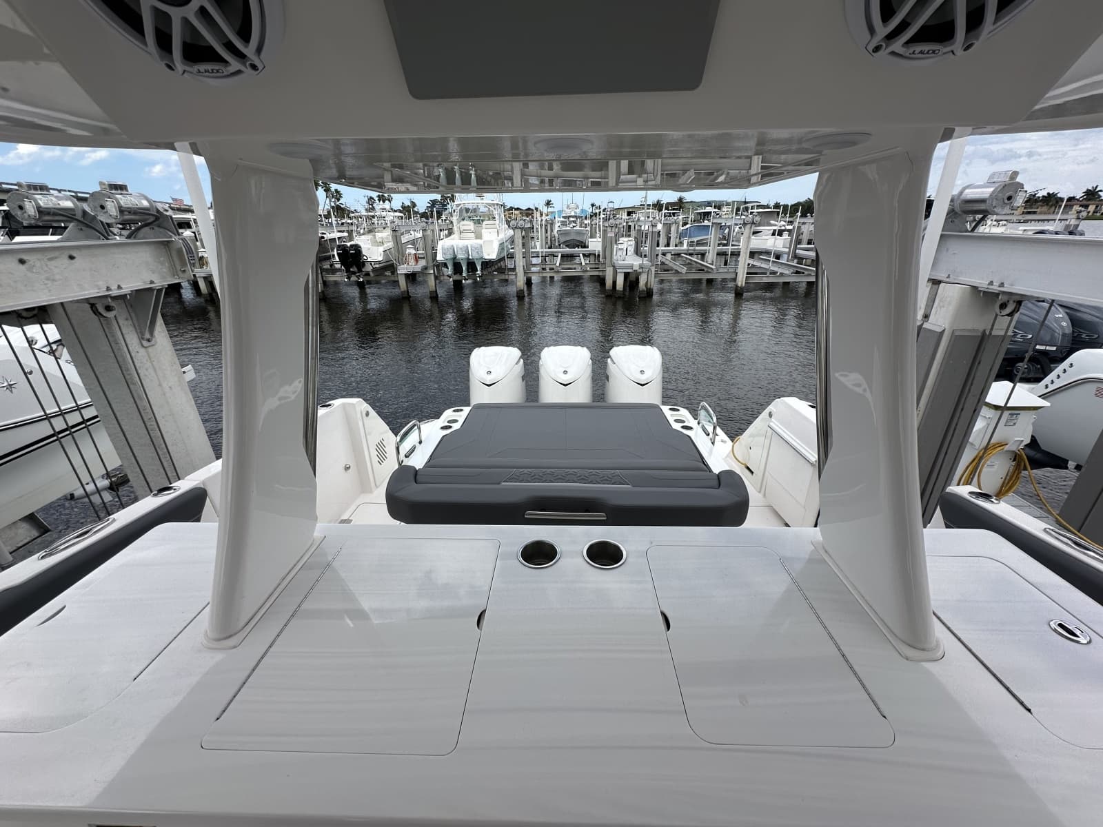2025 Regal 38 SAV - Photo 7