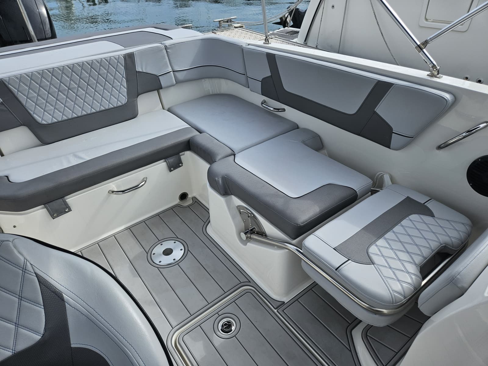 2024 Bayliner VR6 Bowrider OB - Photo 13