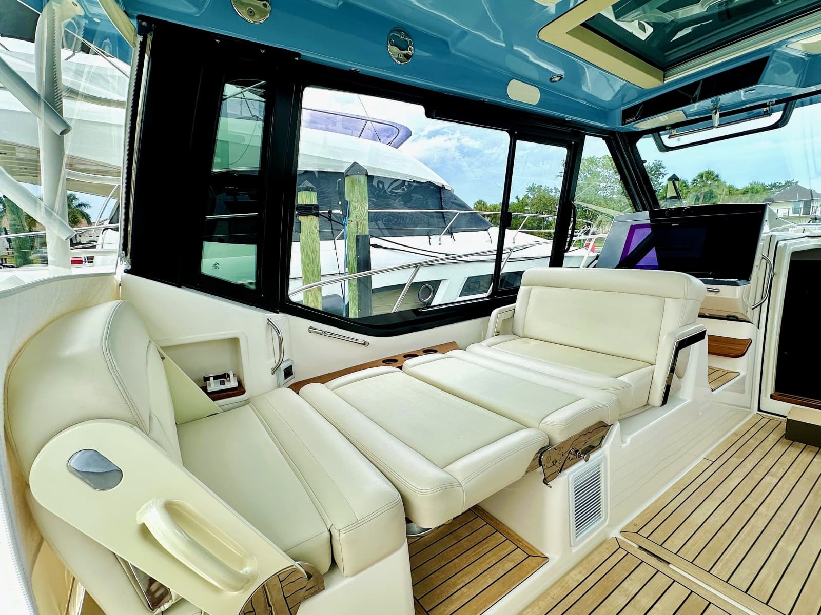 2023 Boston Whaler 405 Conquest - Photo 12