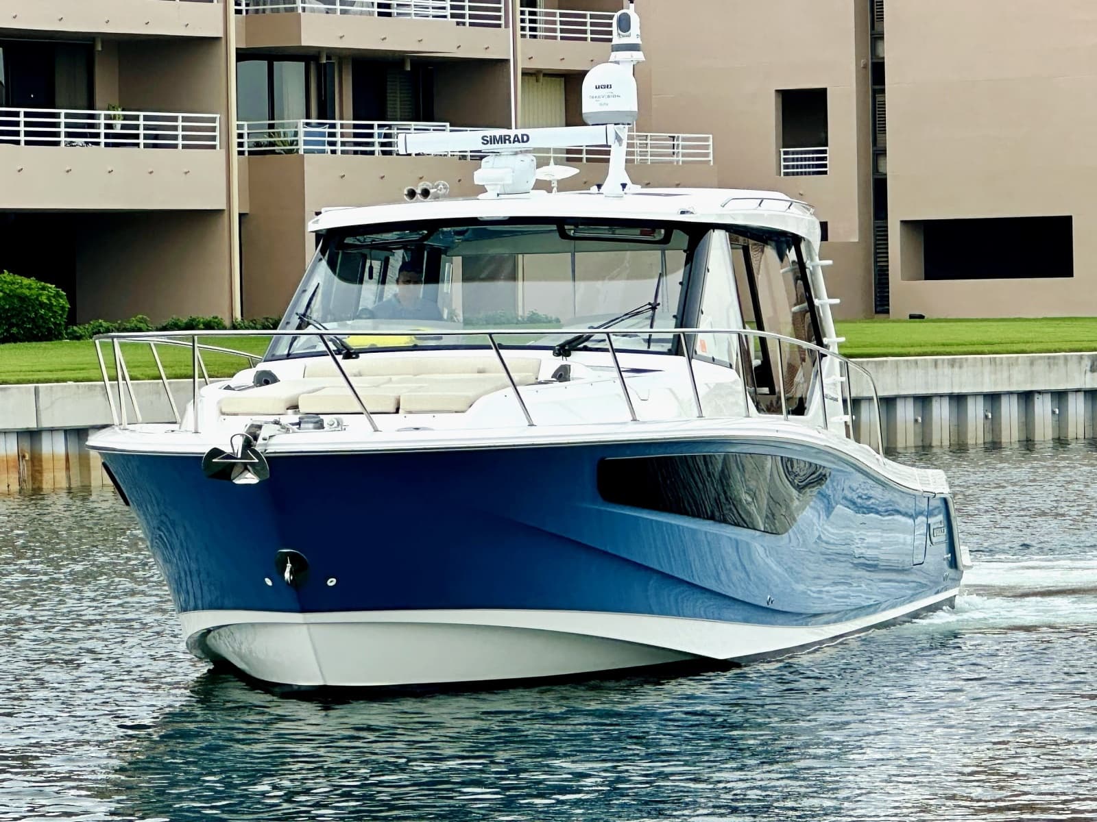 2023 Boston Whaler 405 Conquest - Photo 3