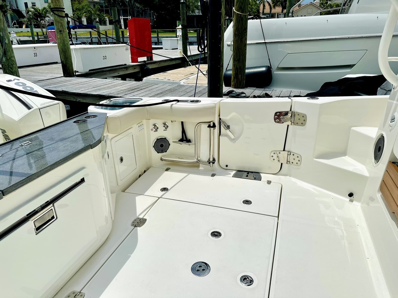 2023 Boston Whaler 405 Conquest - Photo 9