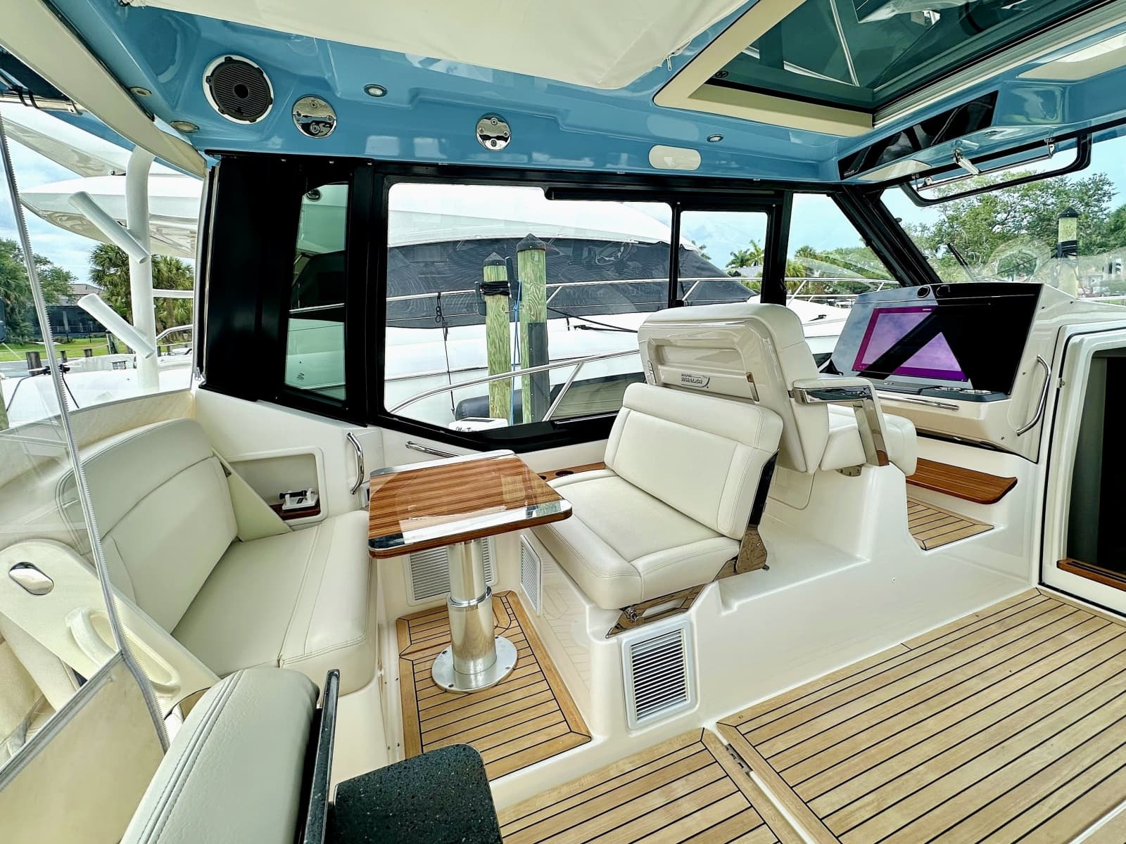 2023 Boston Whaler 405 Conquest - Photo 13