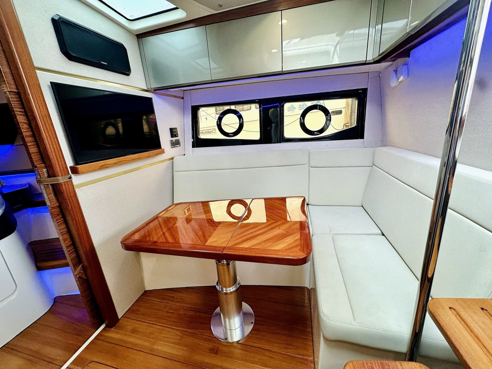 2023 Boston Whaler 405 Conquest - Photo 19