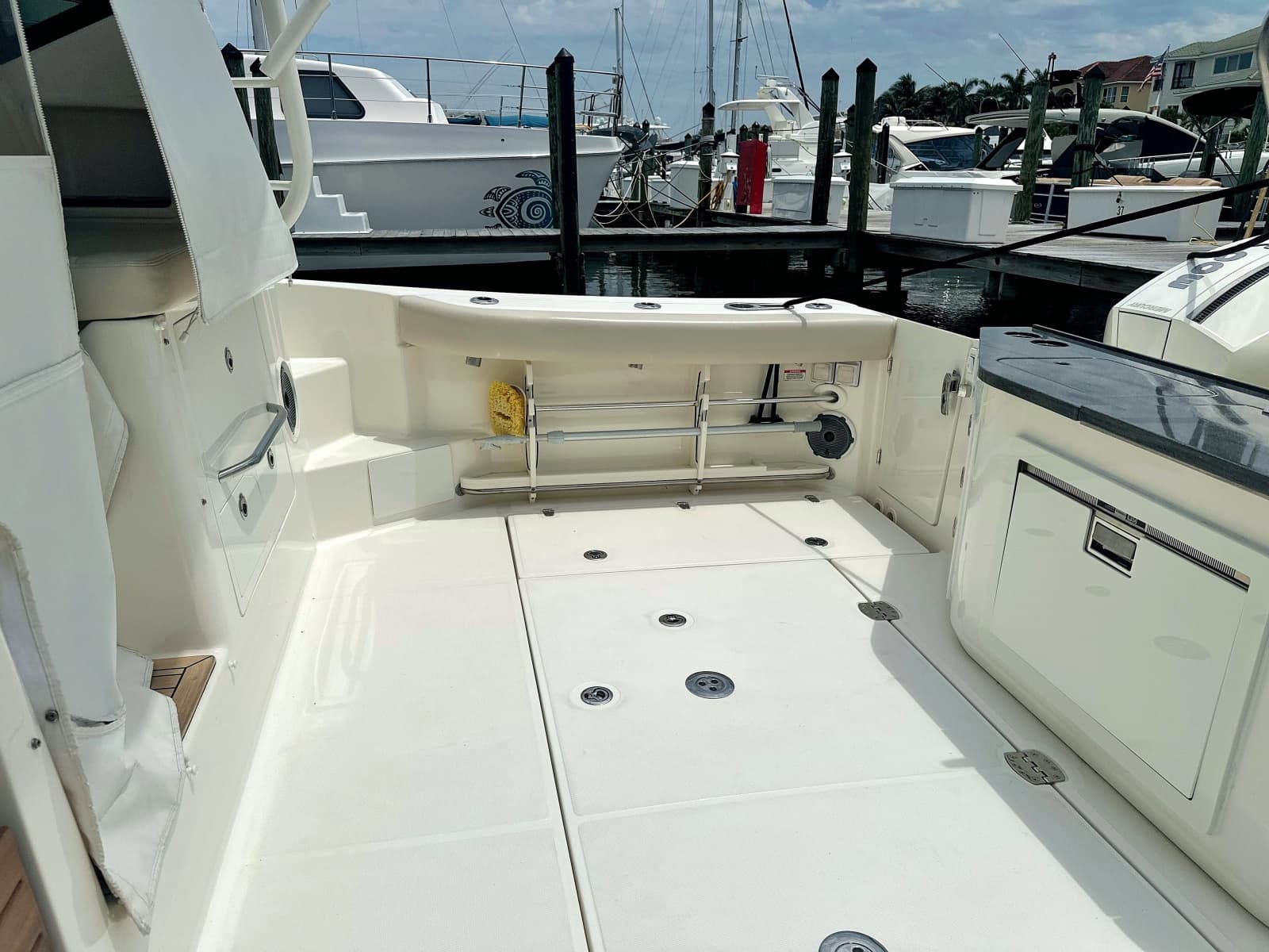 2023 Boston Whaler 405 Conquest - Photo 8