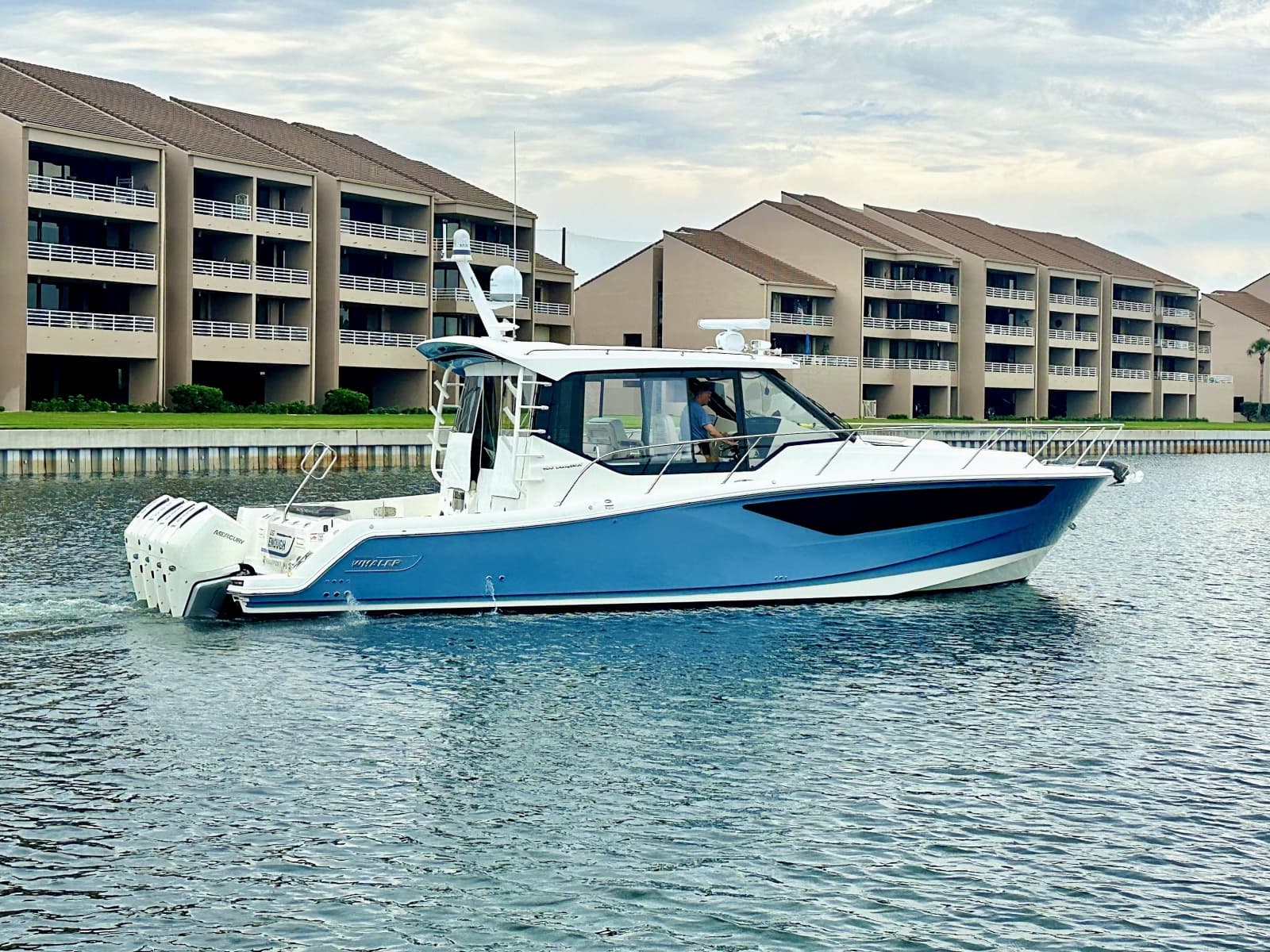2023 Boston Whaler 405 Conquest - Photo 1