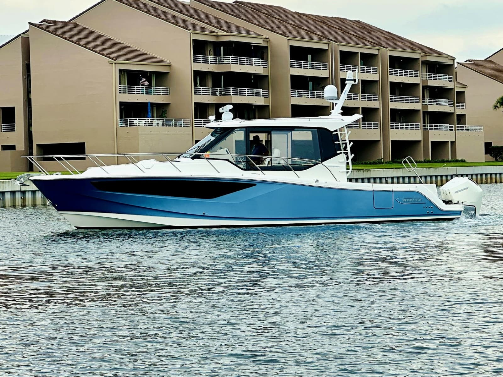 2023 Boston Whaler 405 Conquest - Photo 2