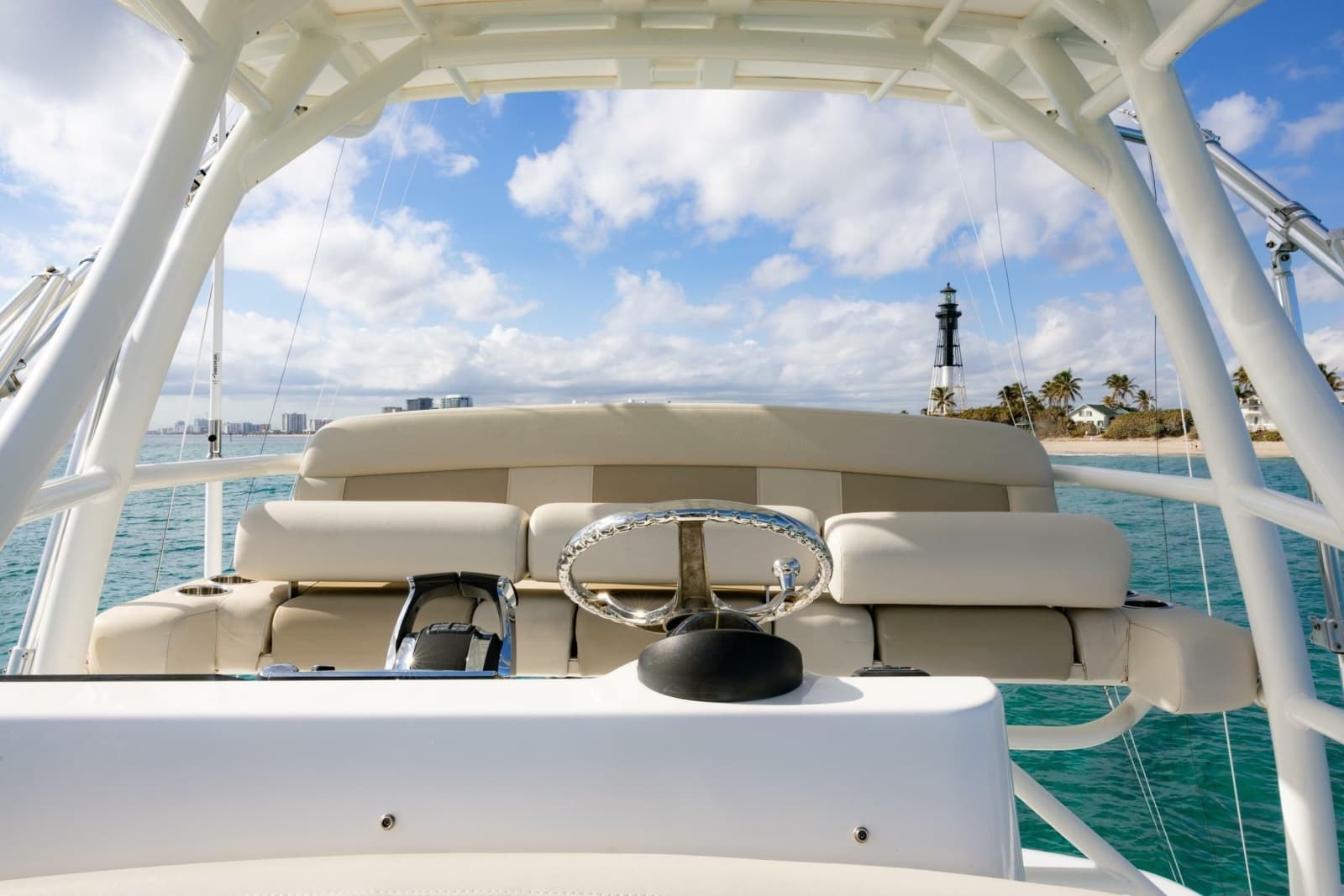 2017 Boston Whaler  - Photo 6