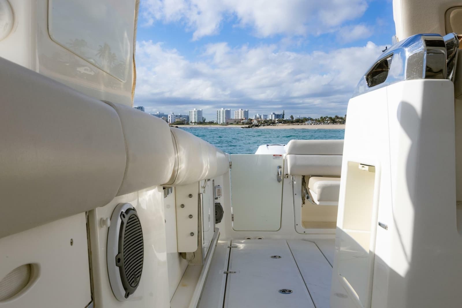 2017 Boston Whaler  - Photo 9