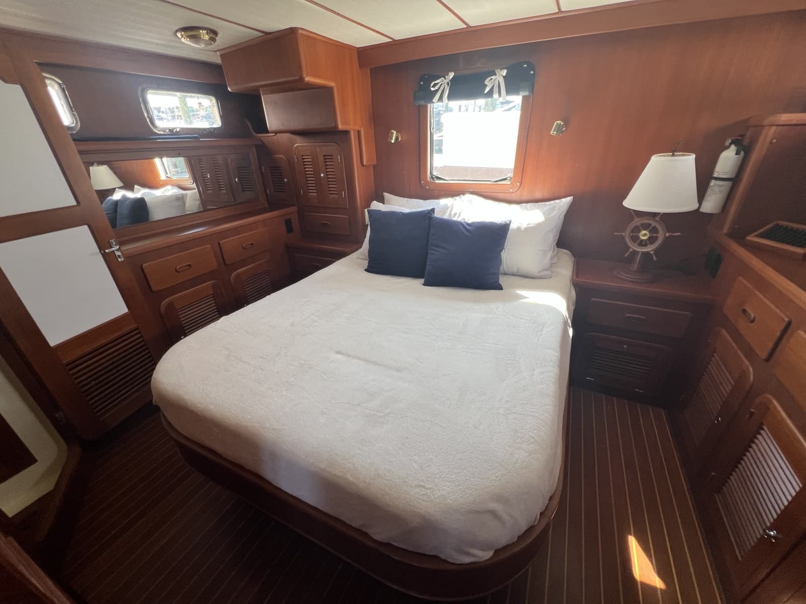 2007 Heritage East 36 Sundeck Trawler - Photo 11
