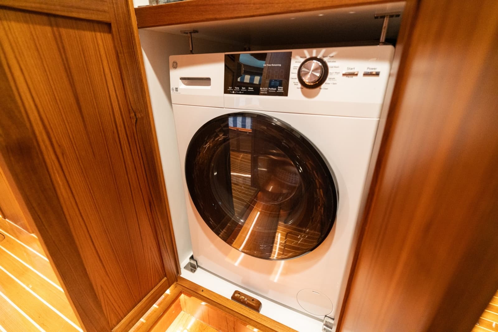 2022 Marlow Explorer 62E - Photo 39