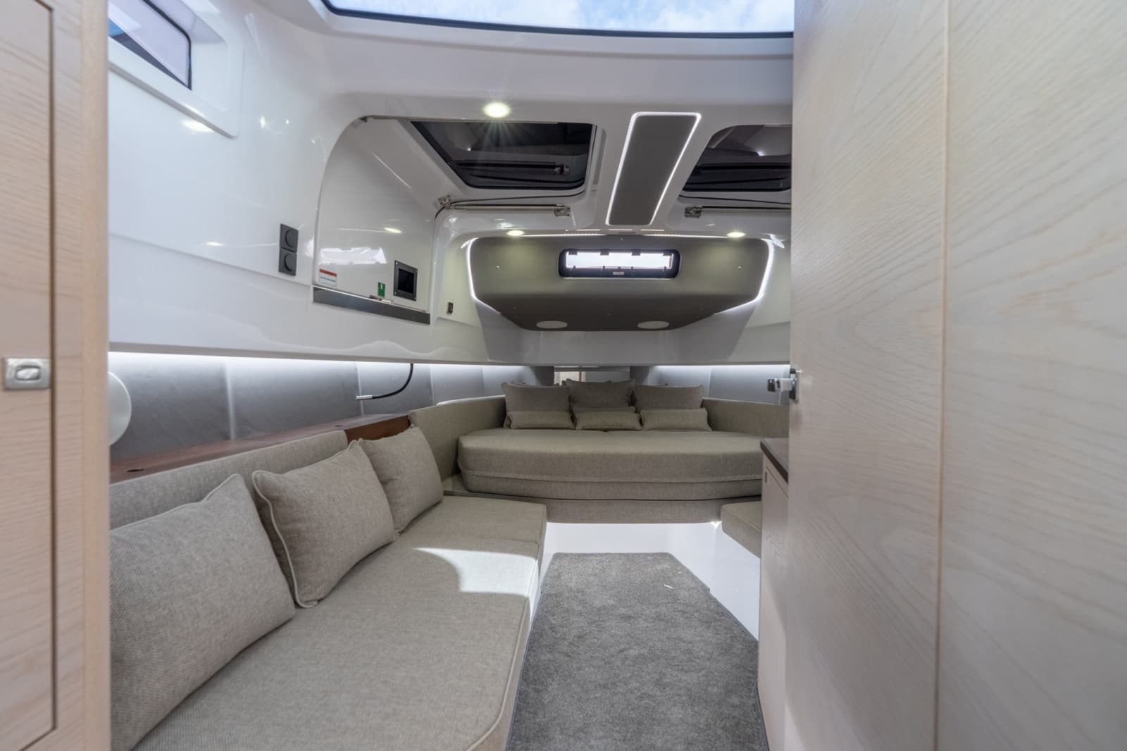 2024 Axopar 45 XC Cross Cabin - Photo 25