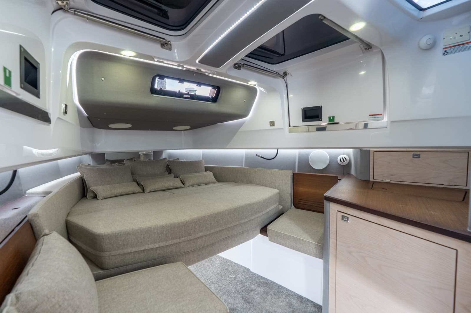 2024 Axopar 45 XC Cross Cabin - Photo 27