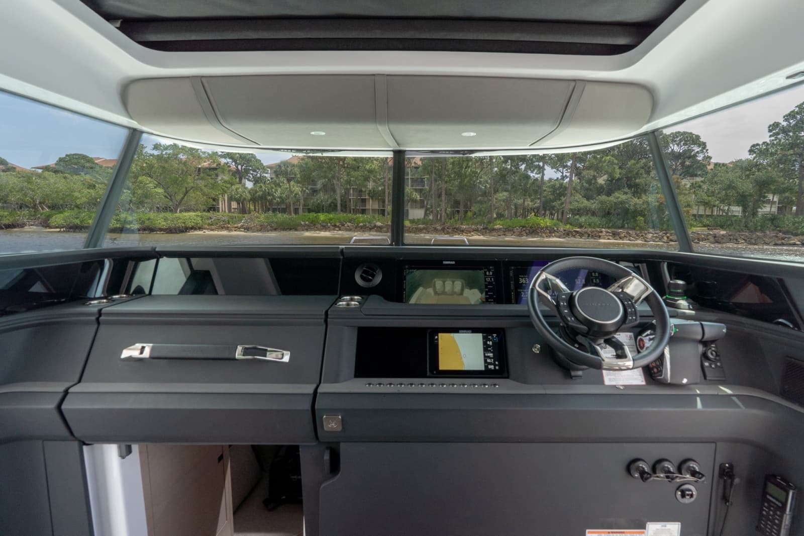 2024 Axopar 45 XC Cross Cabin - Photo 21