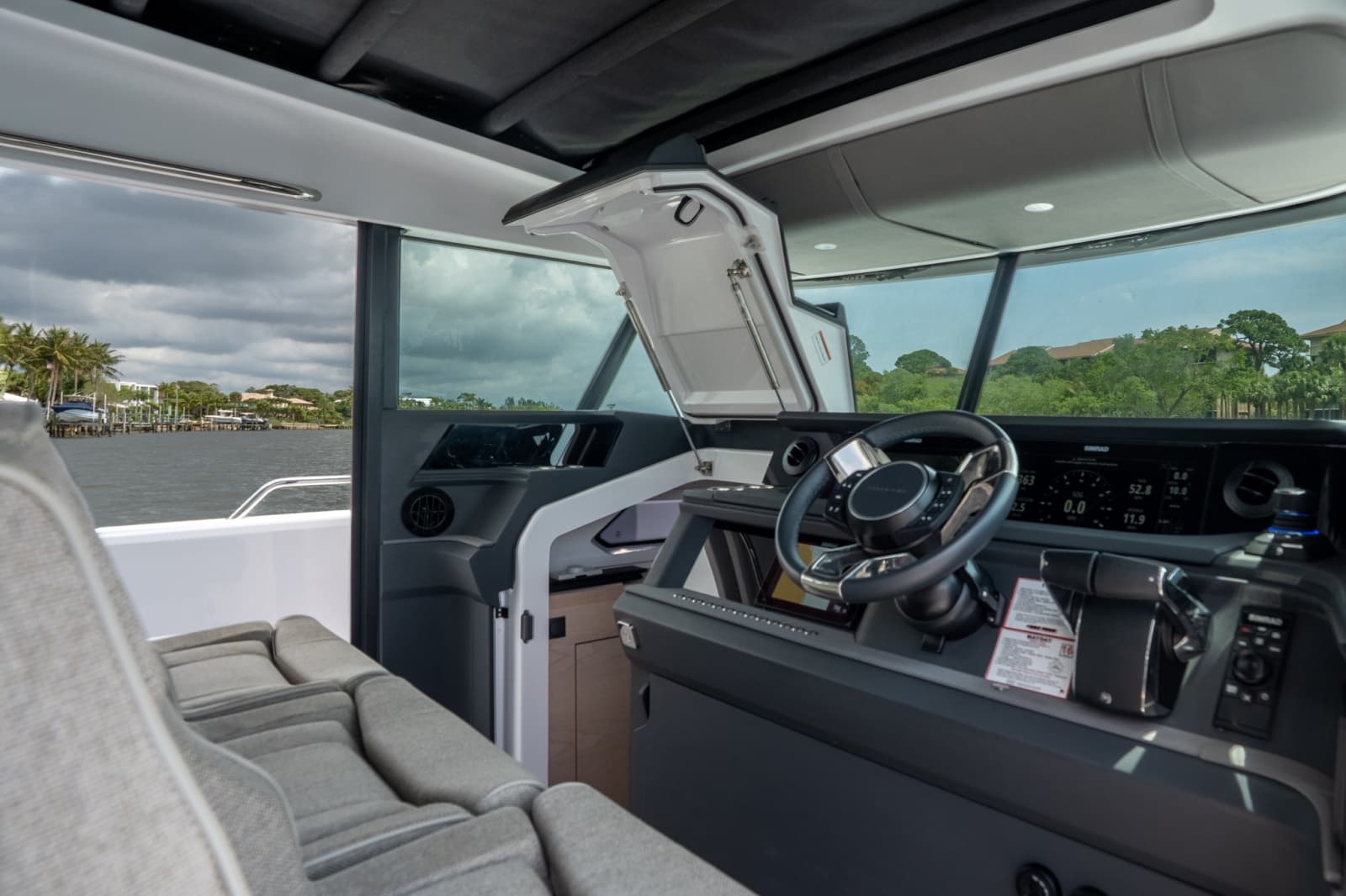 2024 Axopar 45 XC Cross Cabin - Photo 24