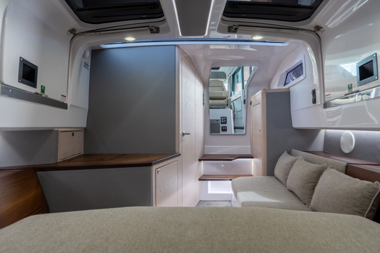 2024 Axopar 45 XC Cross Cabin - Photo 30