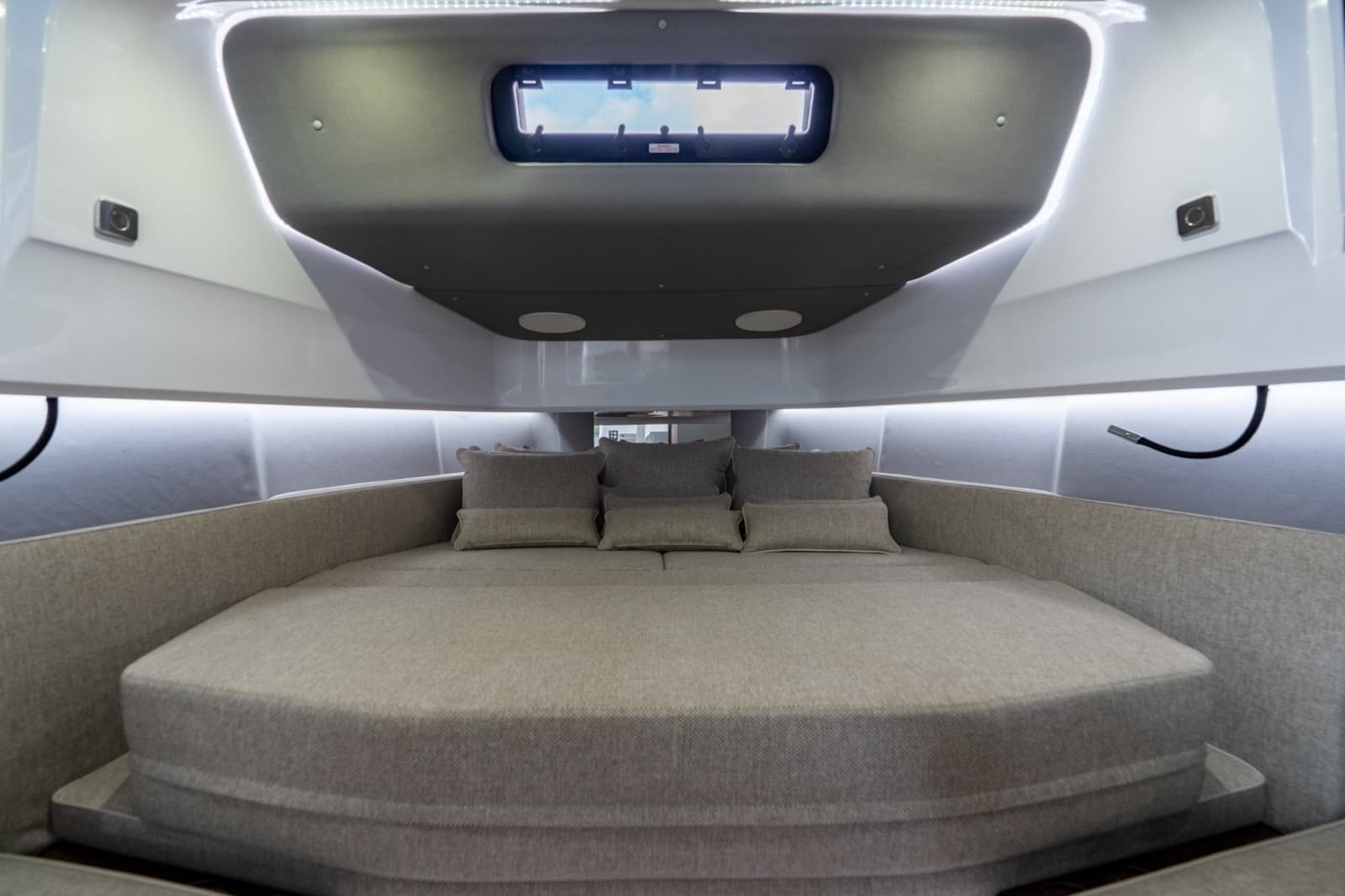 2024 Axopar 45 XC Cross Cabin - Photo 26