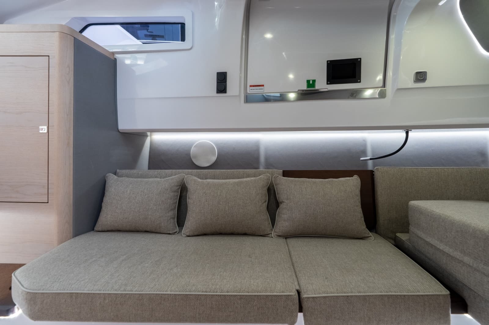 2024 Axopar 45 XC Cross Cabin - Photo 29