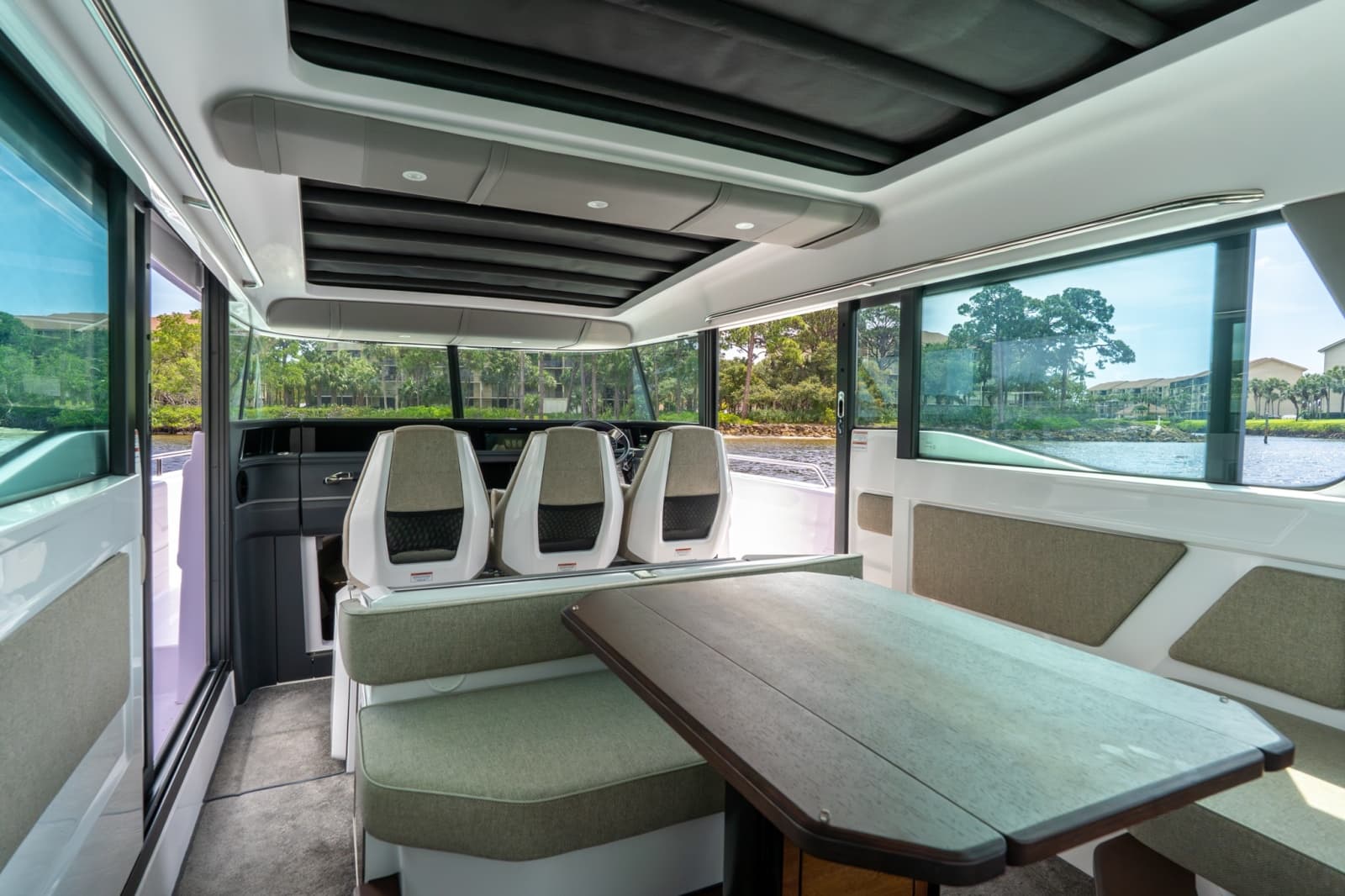 2024 Axopar 45 XC Cross Cabin - Photo 18