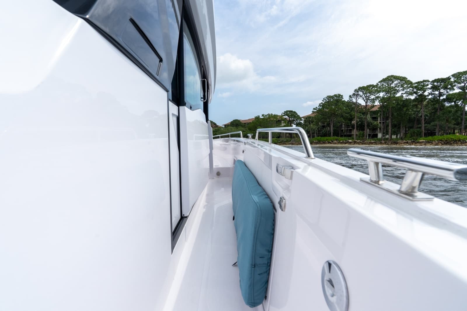 2024 Axopar 45 XC Cross Cabin - Photo 13