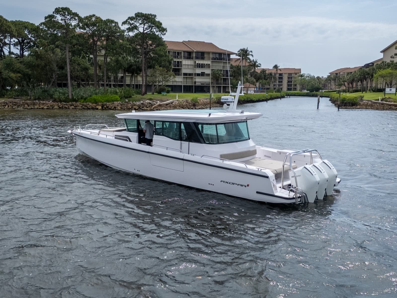 2024 Axopar 45 XC Cross Cabin - Photo 7