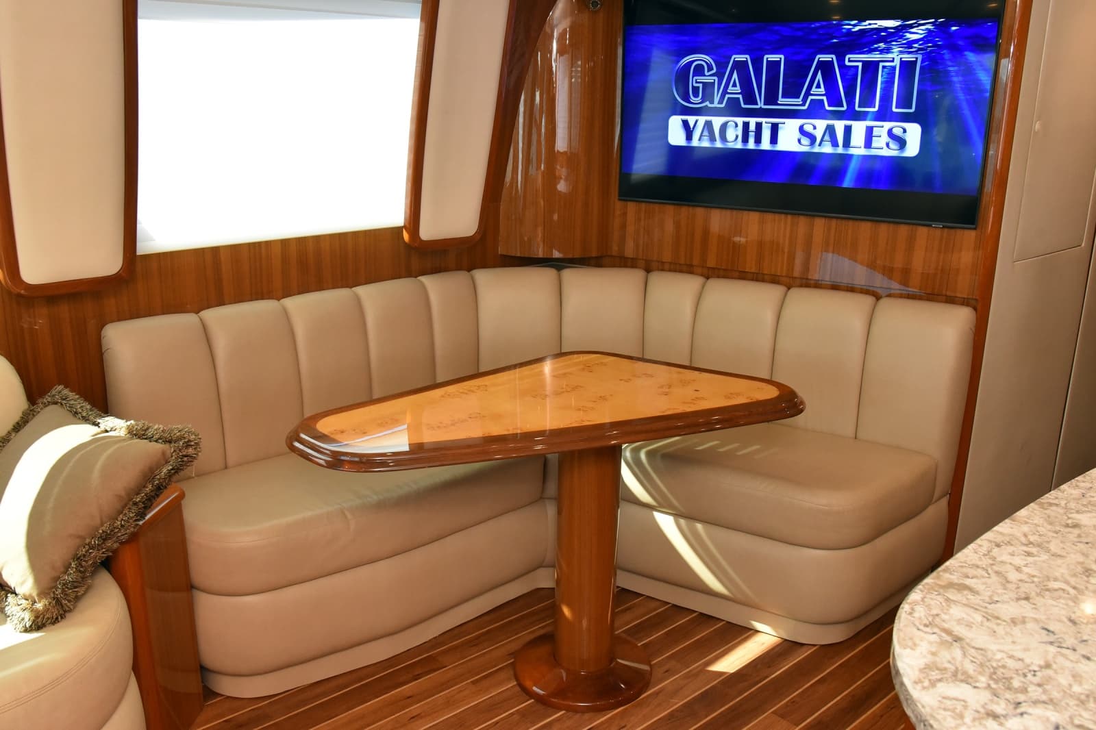2016 Viking 55 Convertible - Photo 10