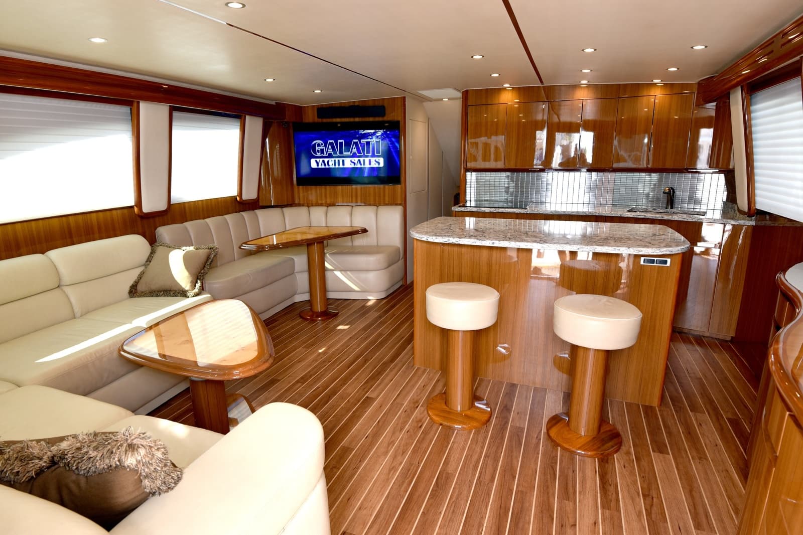 2016 Viking 55 Convertible - Photo 9