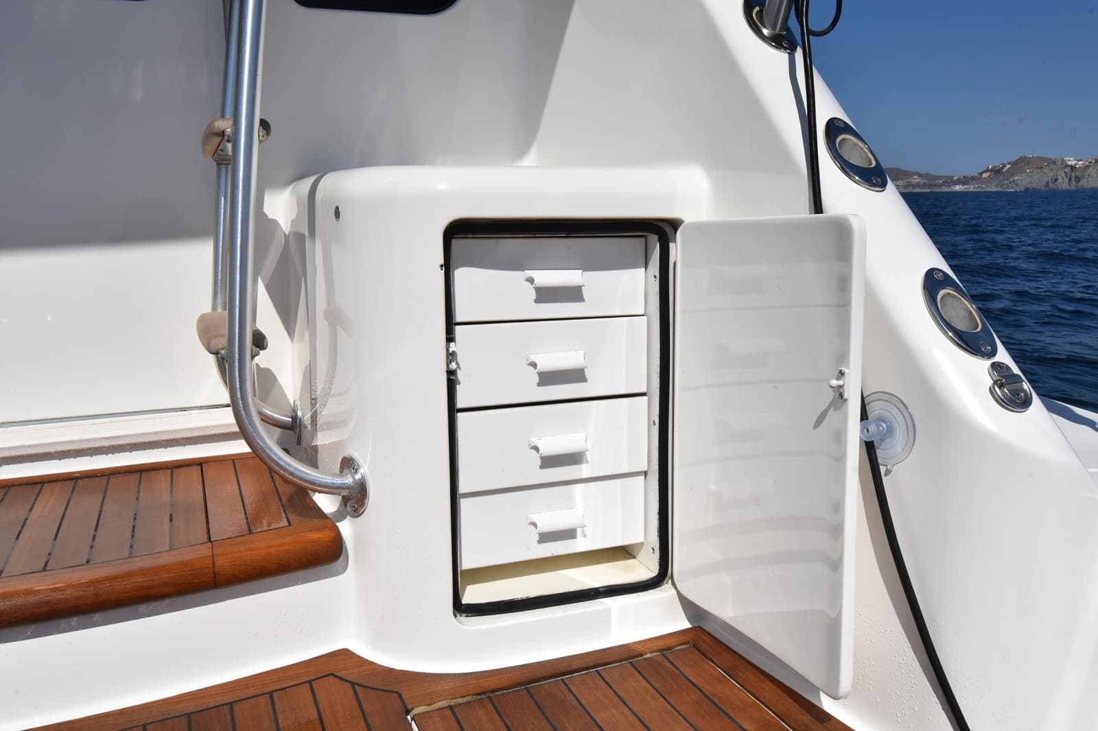 2016 Viking 55 Convertible - Photo 42