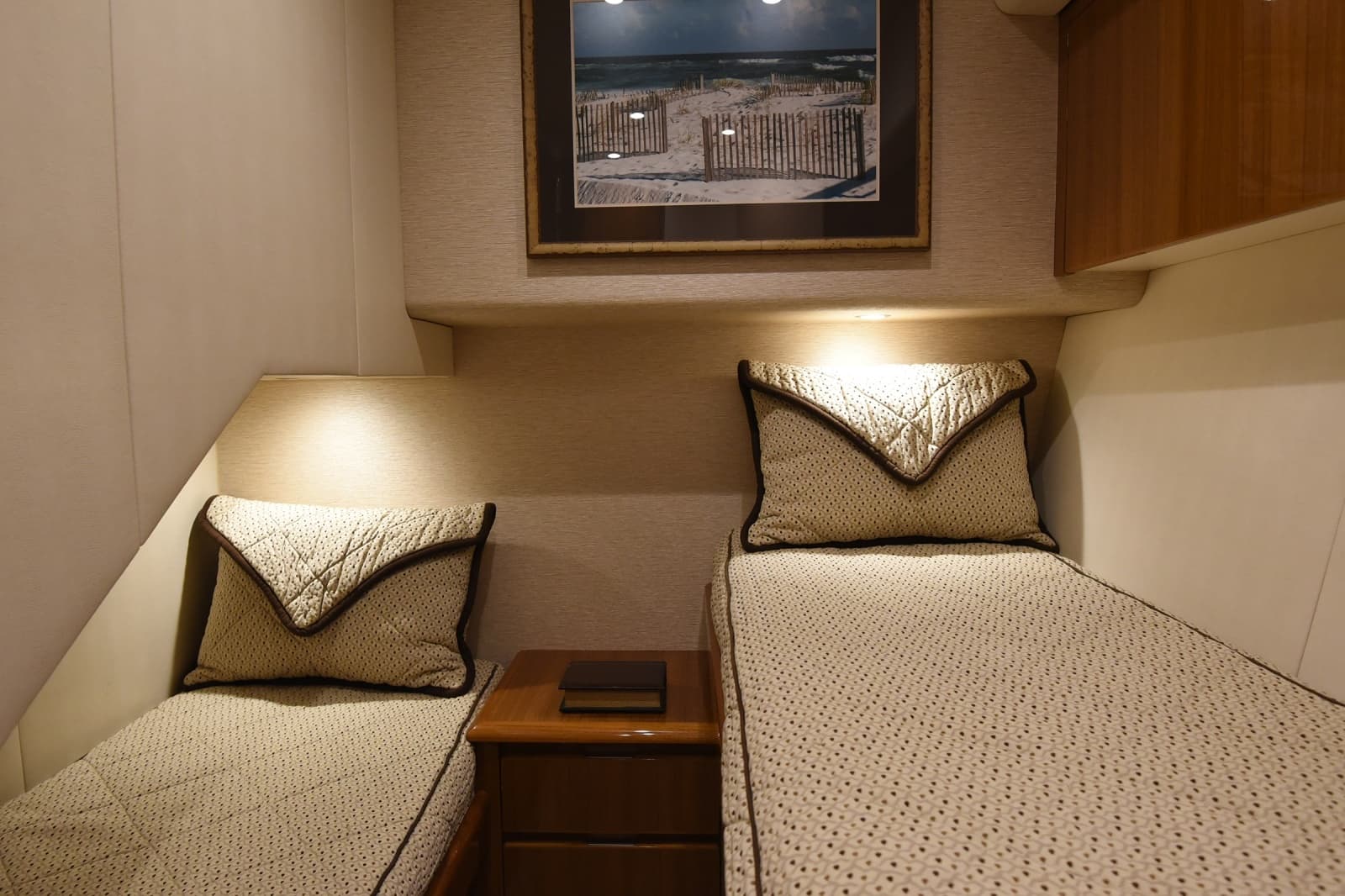 2016 Viking 55 Convertible - Photo 20
