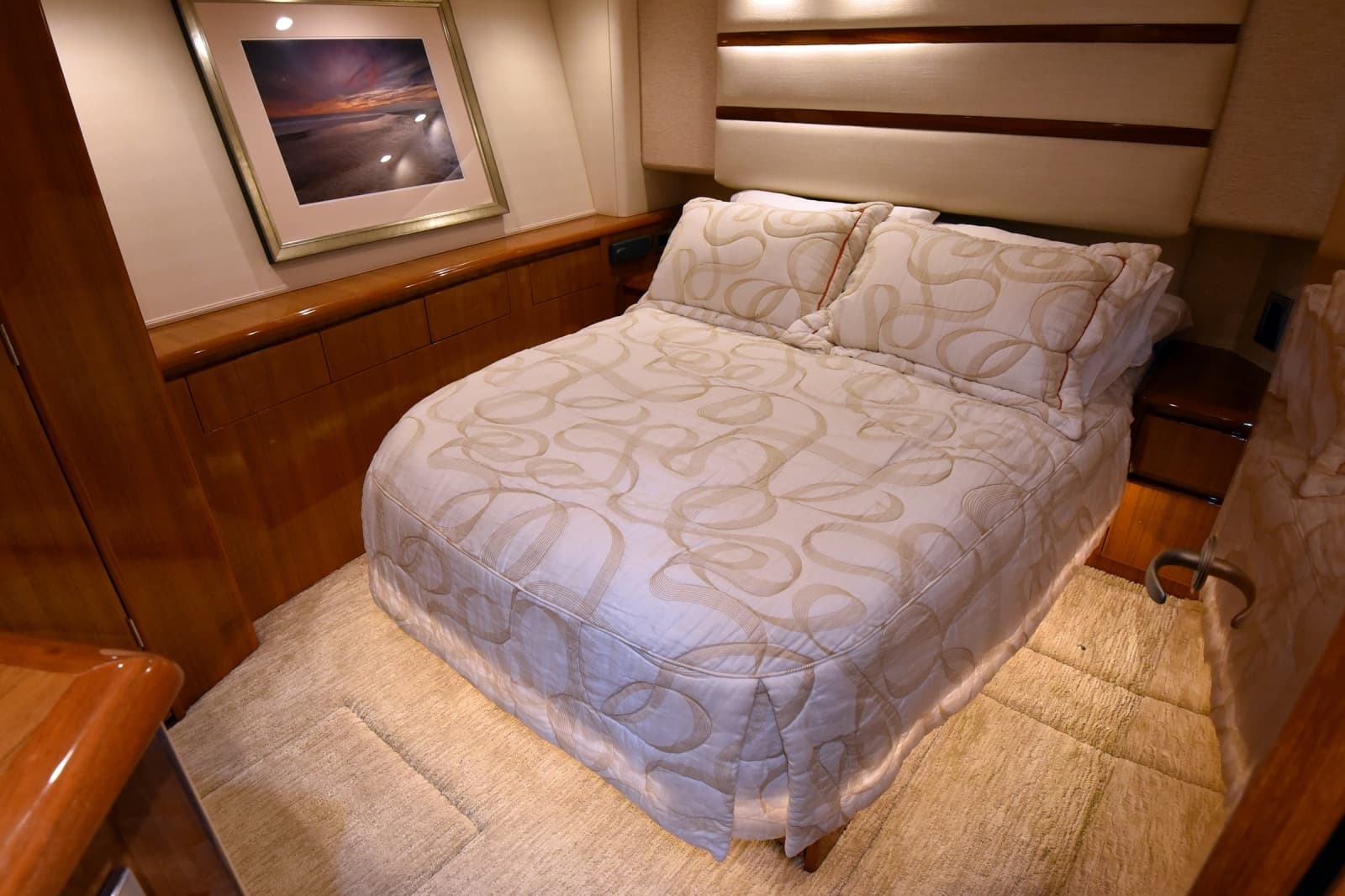 2016 Viking 55 Convertible - Photo 14