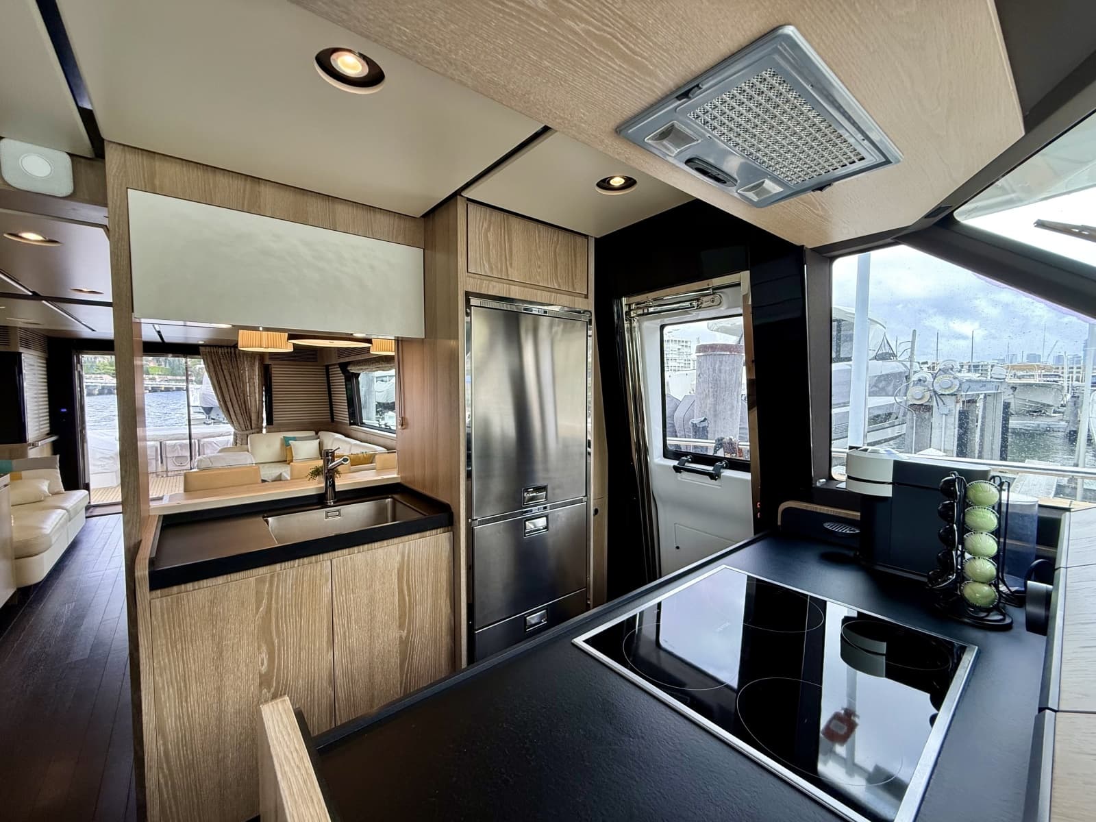 2020 Azimut Magellano 66 - Photo 35