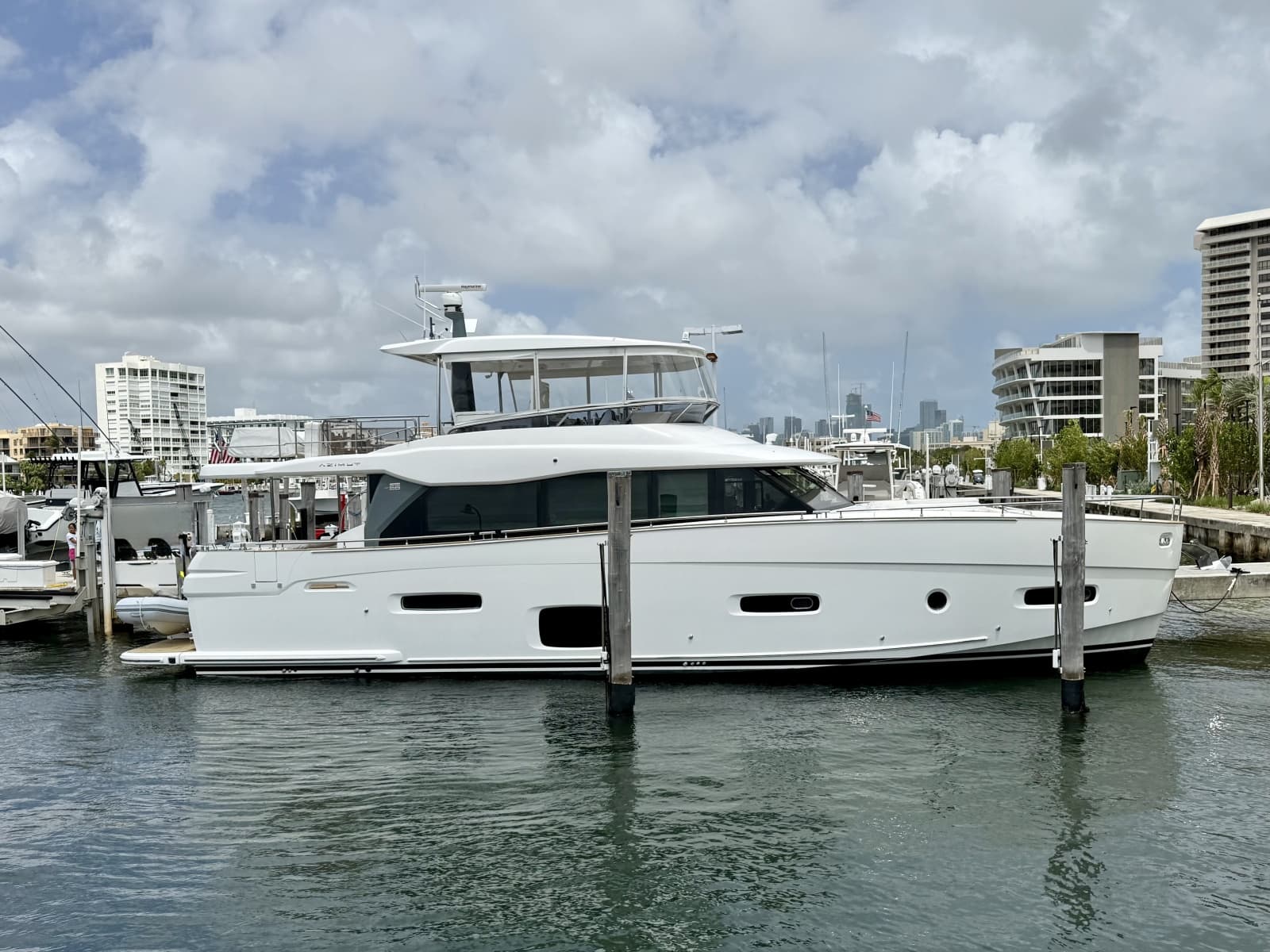 2020 Azimut Magellano 66 - Photo 2