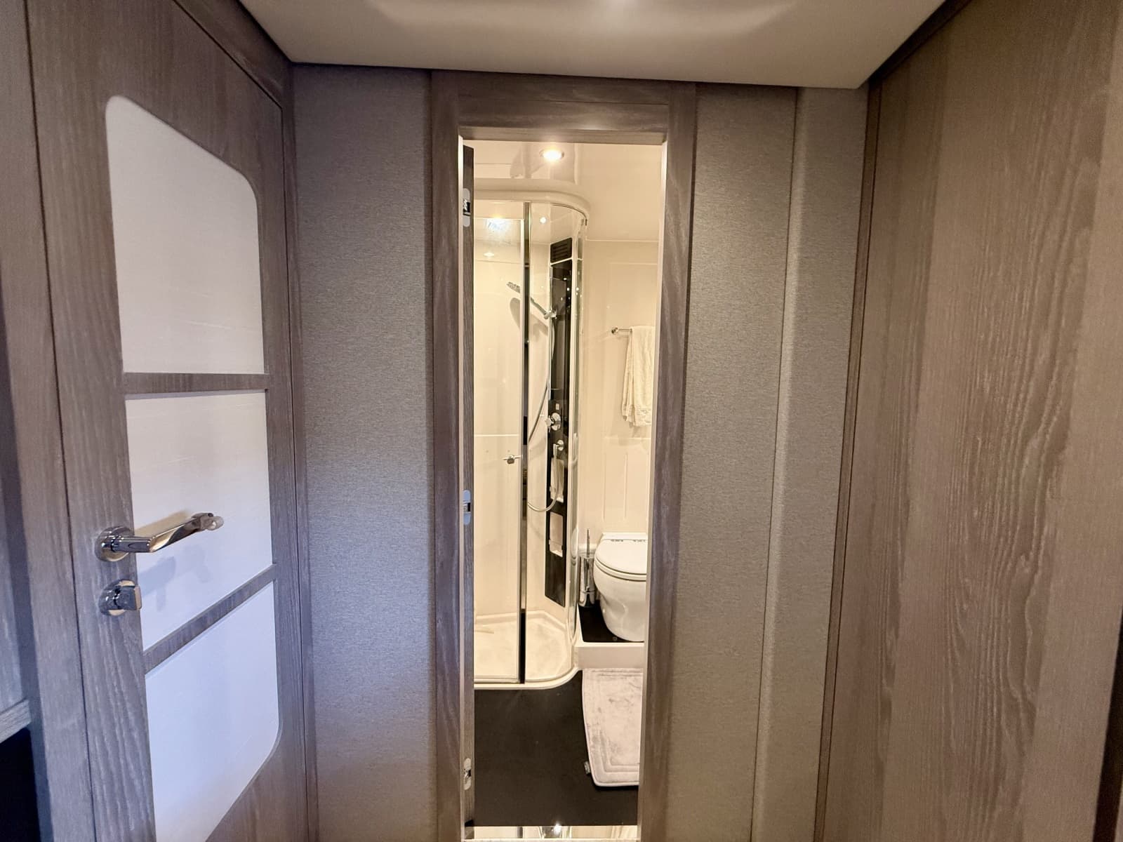 2020 Azimut Magellano 66 - Photo 77