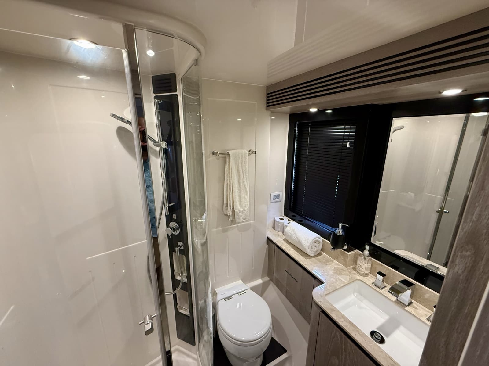 2020 Azimut Magellano 66 - Photo 78