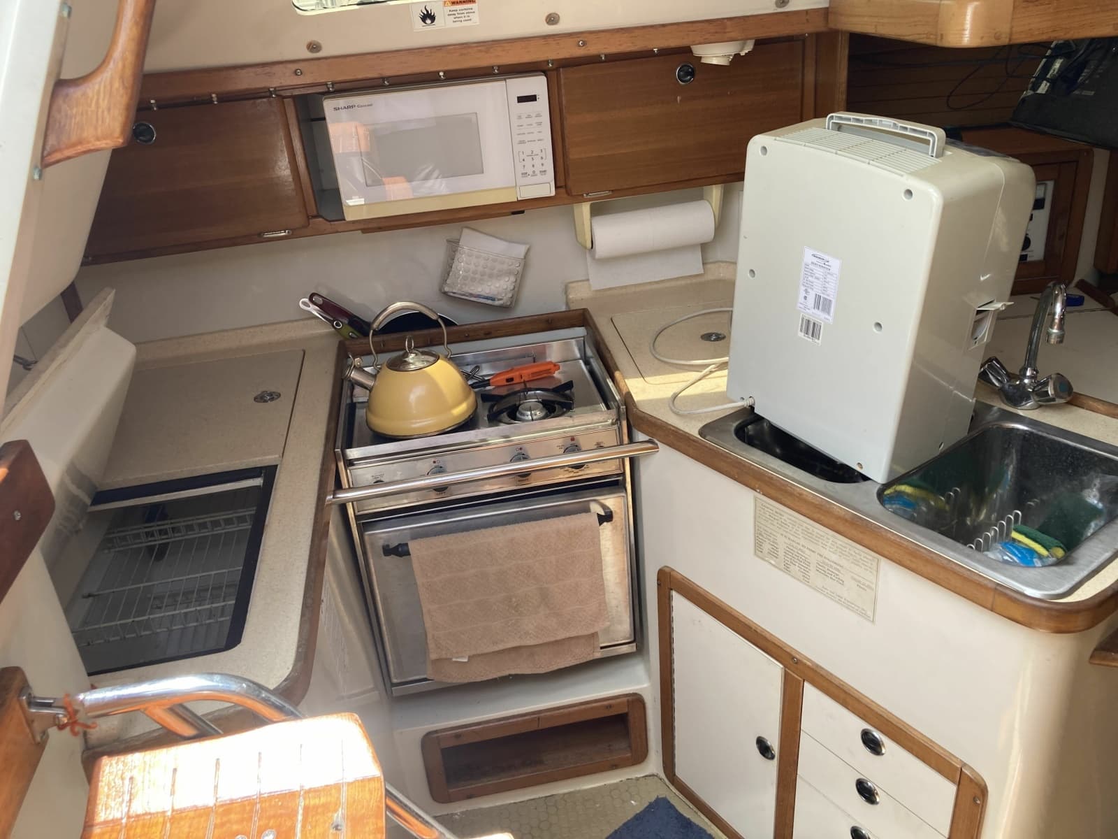 2003 Catalina 320 - Photo 37
