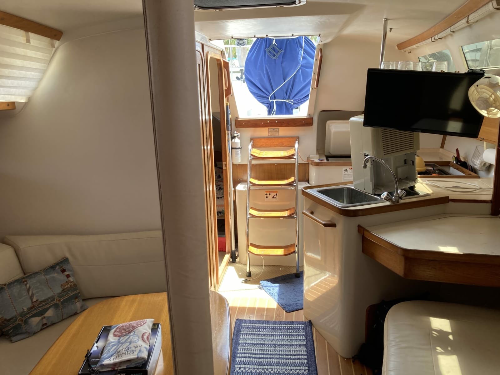 2003 Catalina 320 - Photo 39