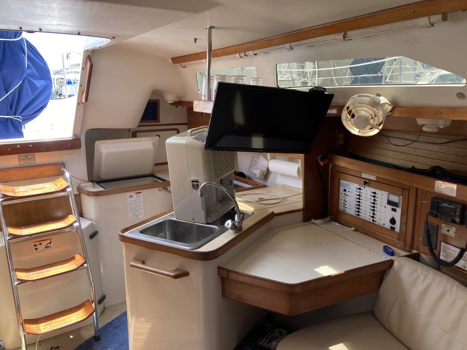 2003 Catalina 320 - Photo 35