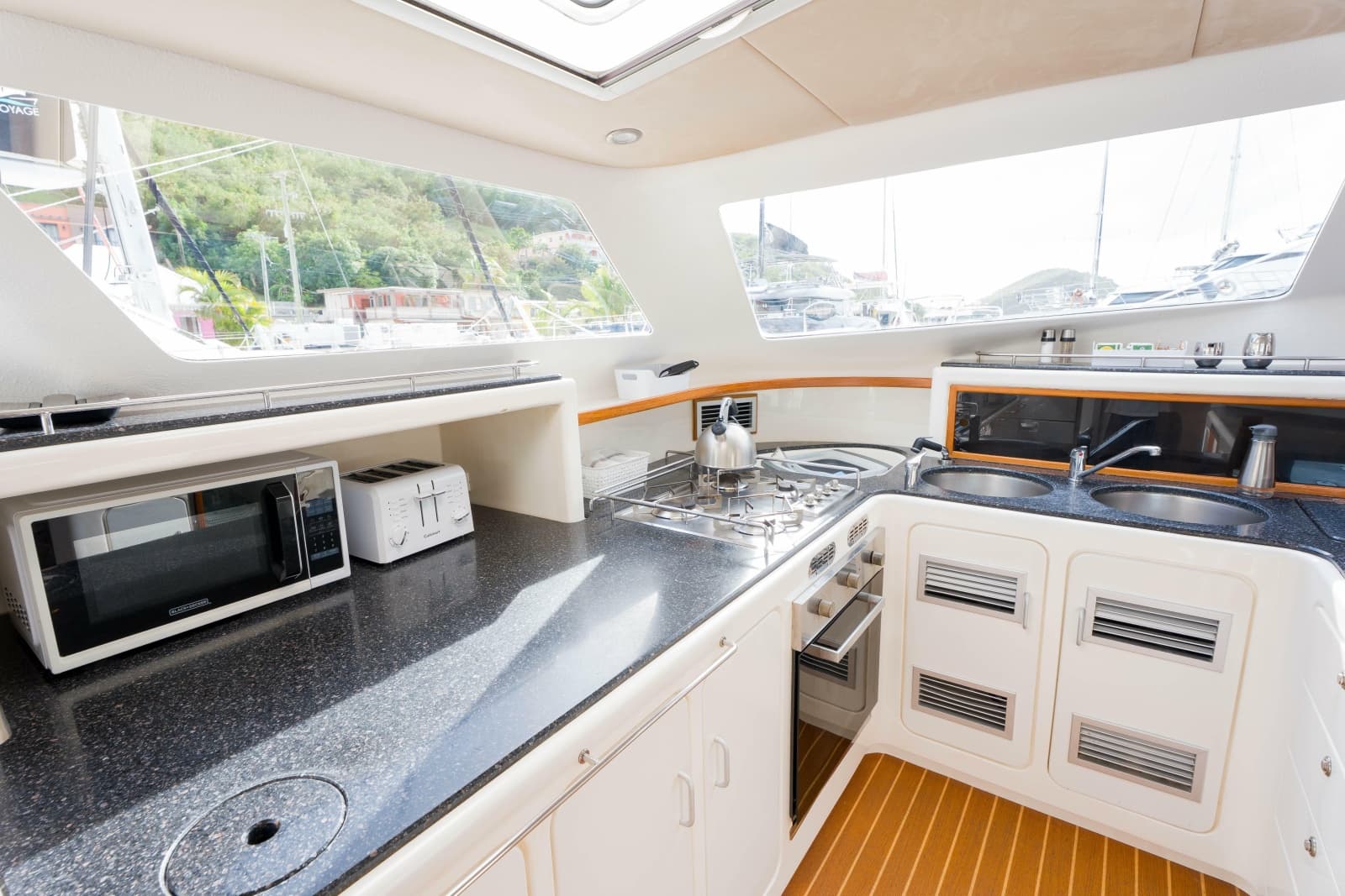 2011 Voyage Yachts 520 - Photo 31