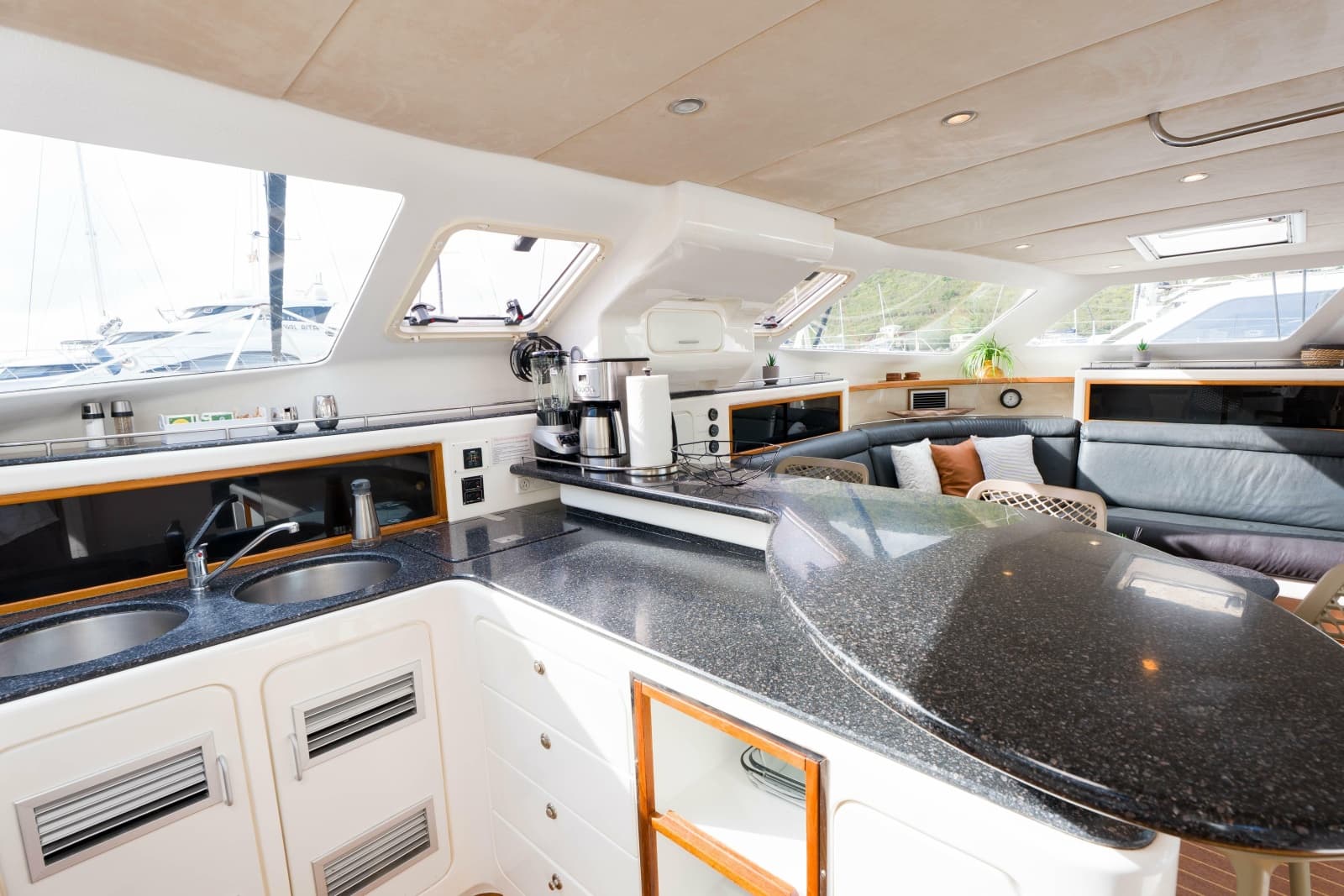2011 Voyage Yachts 520 - Photo 49