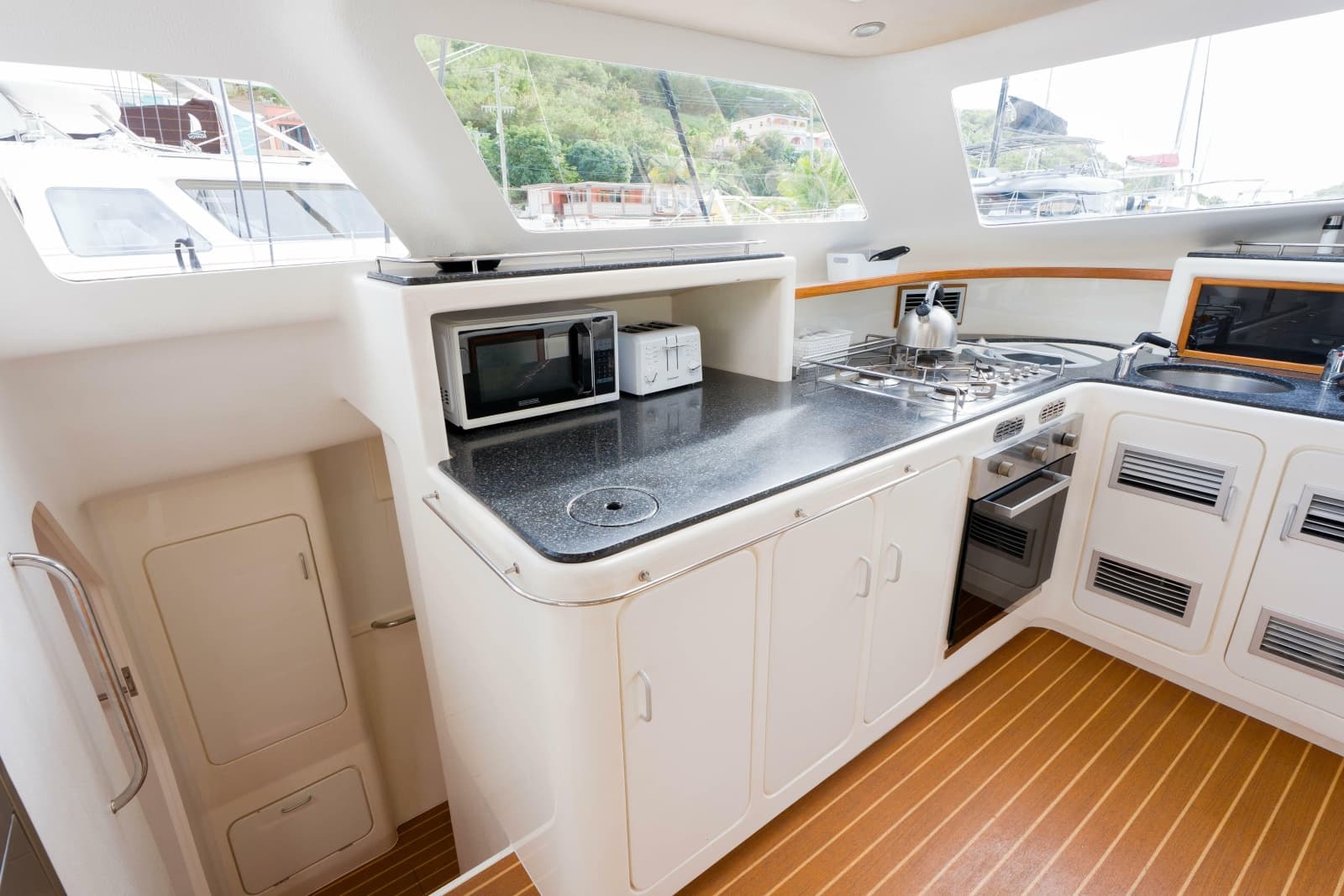 2011 Voyage Yachts 520 - Photo 32