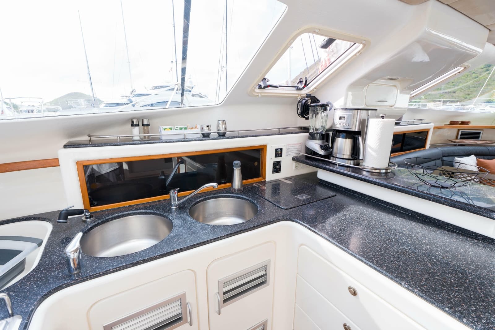 2011 Voyage Yachts 520 - Photo 48