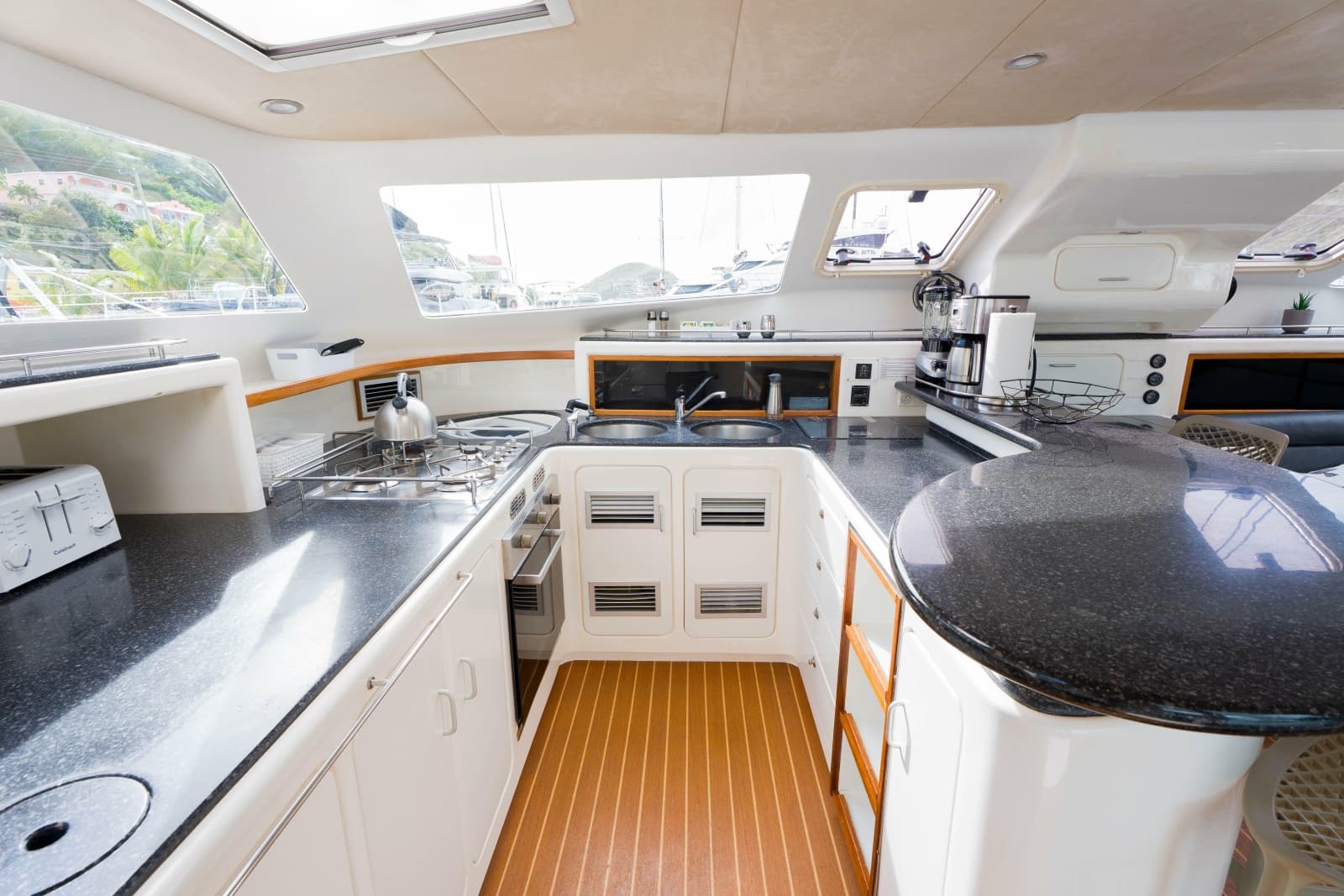 2011 Voyage Yachts 520 - Photo 43